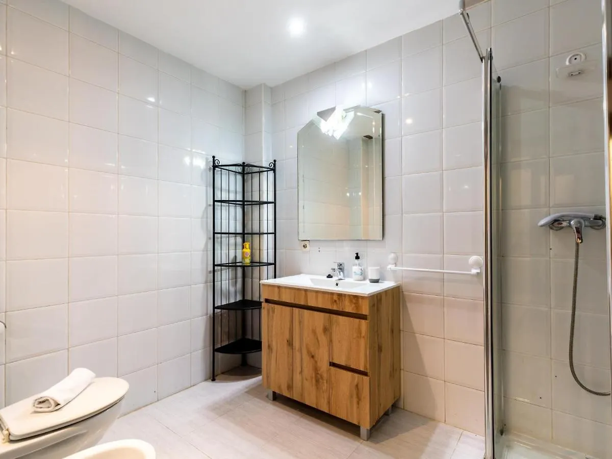 Holi-Rent Antillano Campos Apartment Seville
