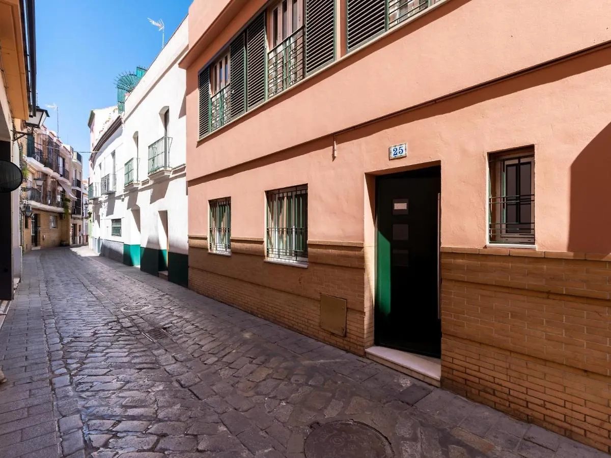 Holi-Rent Antillano Campos Apartment Seville