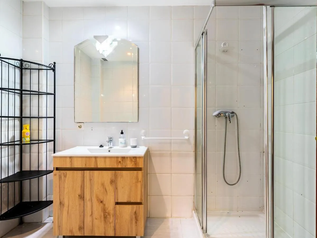 Holi-Rent Antillano Campos Apartment Seville