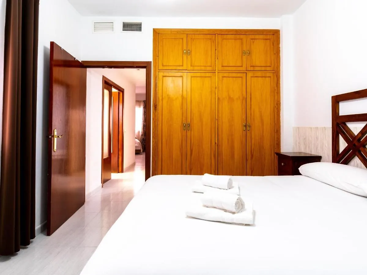 Holi-Rent Antillano Campos Apartment Seville
